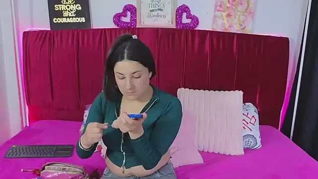cuteeimy online show from June 30, 2026, 5:24 pm