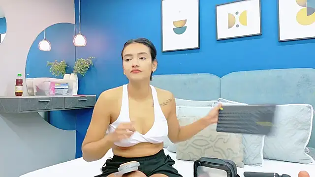 lixie peyton online show from December 5, 2025, 1:10 pm