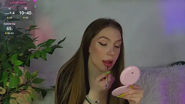 AlysonHuxley  online show from April 16, 2026, 6:30 pm