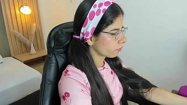 carlina 15 online show from October 9, 2025, 12:28 pm