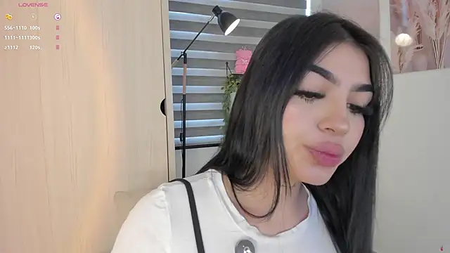 EmmyKenner online show from September 26, 2025, 11:28 am