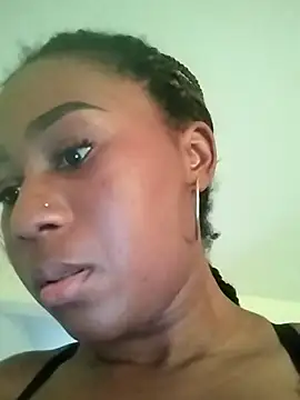 MONIQUE-LAMOUR online show from May 27, 2026, 1:29 pm