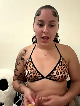 Snapshot of babykalirose chatting on October 18, 2025, 3:19 am babykalirose online show from October 18, 2025, 3:19 am