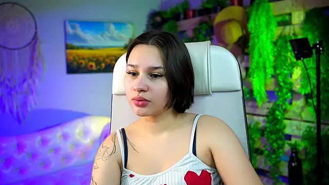 KimClarks  online show from February 10, 2026, 2:05 pm