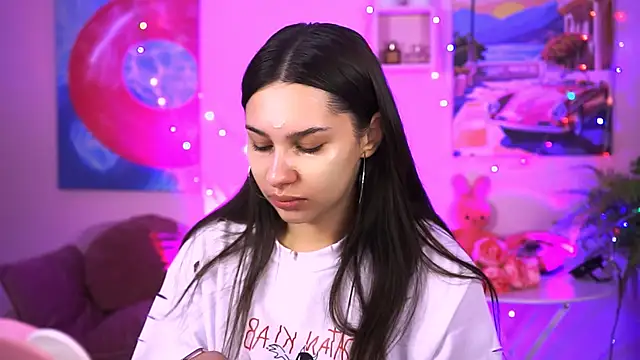 KimClarks  online show from September 15, 2025, 12:27 pm