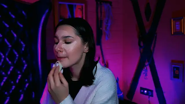 KimClarks  online show from October 15, 2025, 10:12 am