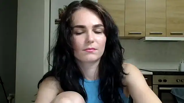 Silviaa a online show from September 18, 2025, 7:39 pm