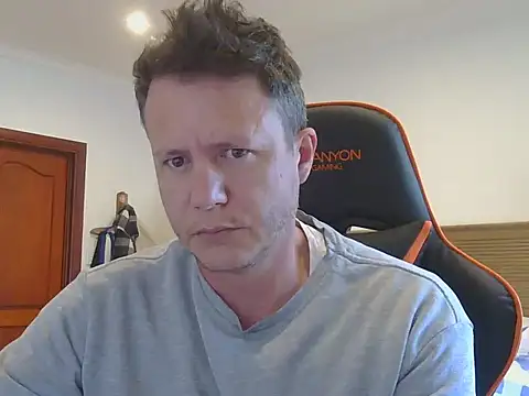 Snapshot of TroyDieselXXX chatting on November 5, 2025, 4:15 am TroyDieselXXX online show from November 5, 2025, 4:15 am