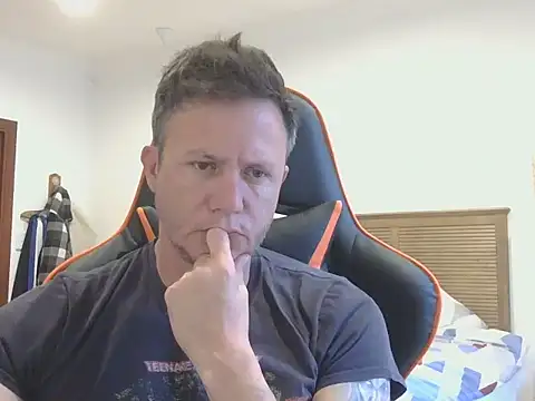 Snapshot of TroyDieselXXX chatting on November 6, 2025, 4:05 am TroyDieselXXX online show from November 6, 2025, 4:05 am