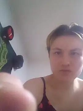 Snapshot of MoonIrene chatting on October 6, 2025, 3:57 pm MoonIrene online show from October 6, 2025, 3:57 pm