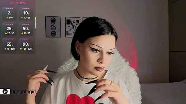 IamLuna2006 online show from April 5, 2026, 4:52 am