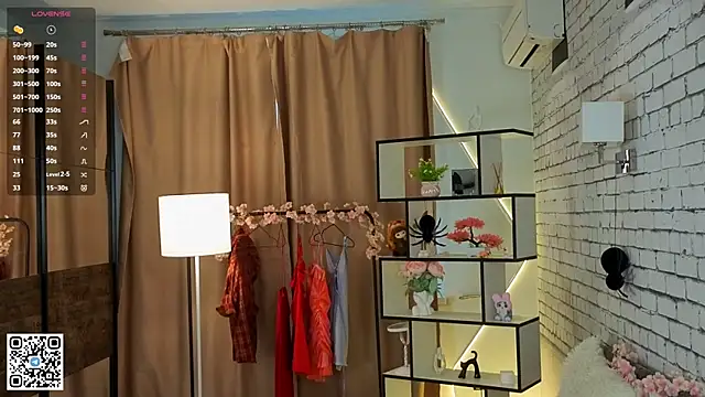 Snapshot of PetraHambelton chatting on October 31, 2025, 5:15 am PetraHambelton online show from October 31, 2025, 5:15 am