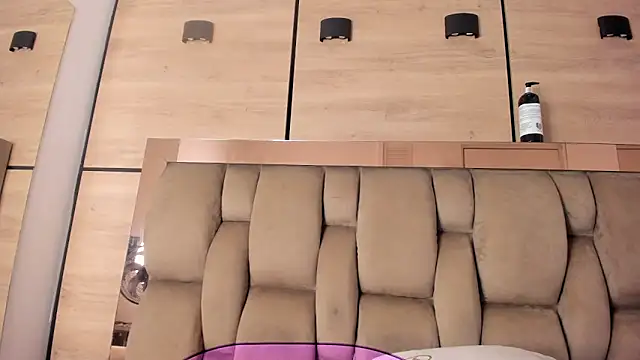 karol lewiss online show from March 3, 2026, 12:45 pm