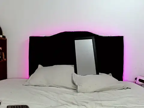 x isabella x online show from November 7, 2025, 1:43 am