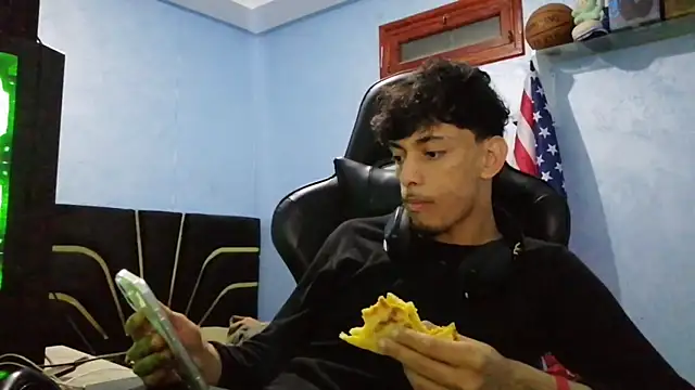 Snapshot of Dark_DesireX chatting on February 19, 2026, 9:34 pm Dark DesireX online show from February 19, 2026, 9:34 pm