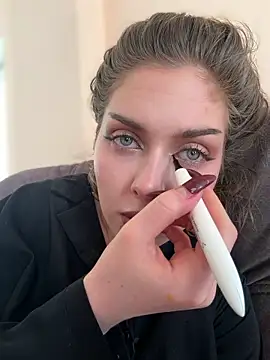 KellyKeler online show from February 4, 2026, 10:10 am