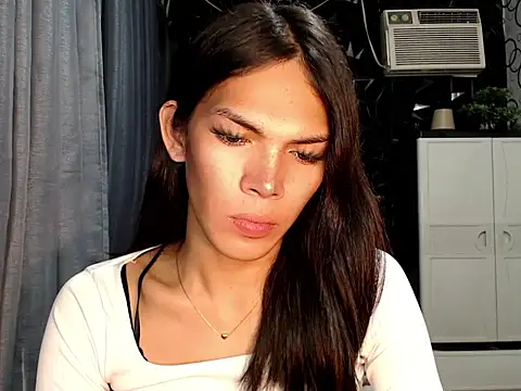 ladyhotcuming online show from June 15, 2026, 7:57 pm