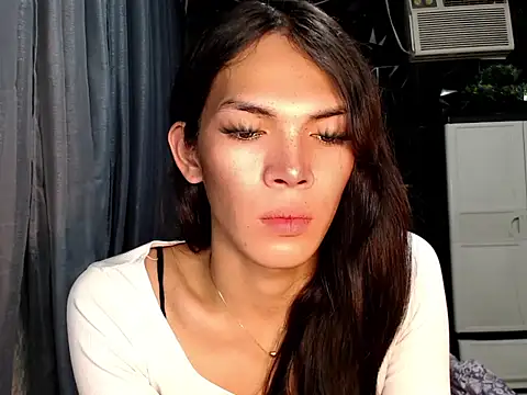 ladyhotcuming online show from June 9, 2026, 7:20 am