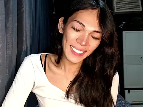 ladyhotcuming online show from July 25, 2026, 7:49 am