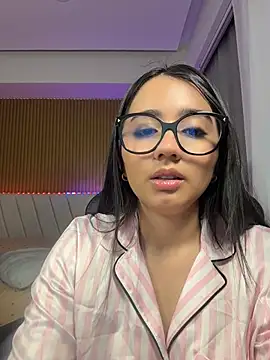 Michelle Zoe online show from May 16, 2026, 2:10 am
