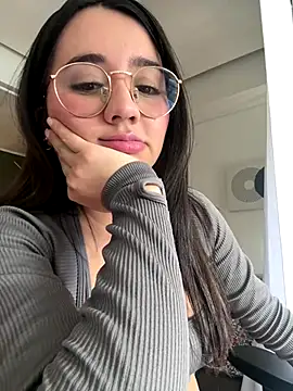 Michelle Zoe online show from November 22, 2025, 5:01 pm