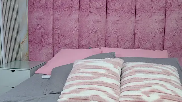 emmacurvy online show from March 13, 2026, 3:22 am