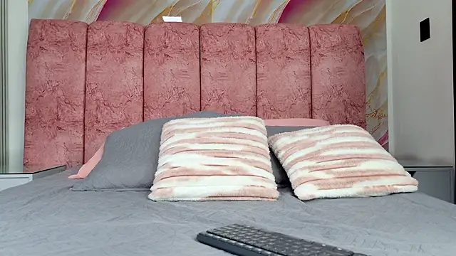 emmacurvy online show from February 13, 2026, 3:06 am