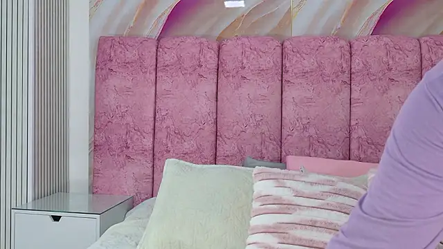 emmacurvy online show from February 27, 2026, 3:07 am