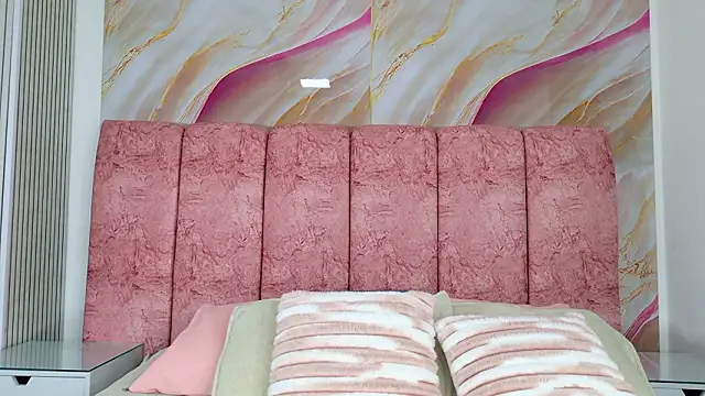 emmacurvy online show from February 10, 2026, 3:05 am