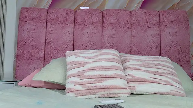 emmacurvy online show from February 21, 2026, 3:08 am