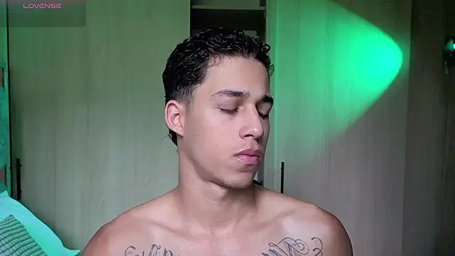 orionblaze69  online show from November 6, 2025, 4:33 pm