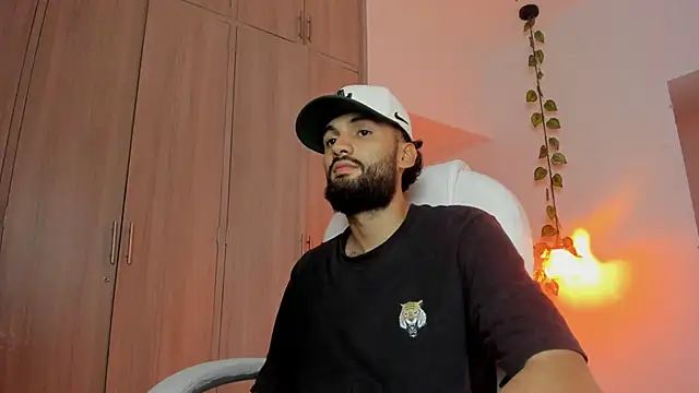 Ryan Jackson  online show from September 9, 2025, 11:36 pm