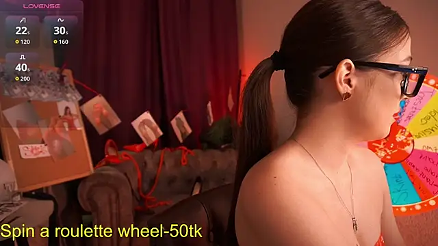 EmiliyaRoude online show from September 9, 2025, 12:25 pm