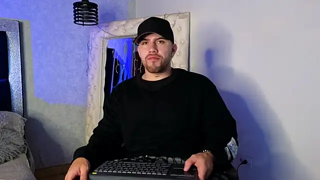 Snapshot of Ades_Lowe chatting on October 6, 2025, 11:55 am Ades Lowe online show from October 6, 2025, 11:55 am