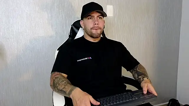 Snapshot of Ades_Lowe chatting on September 22, 2025, 11:49 am Ades Lowe online show from September 22, 2025, 11:49 am