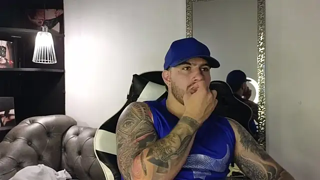 Snapshot of Ades_Lowe chatting on October 17, 2025, 12:40 pm Ades Lowe online show from October 17, 2025, 12:40 pm