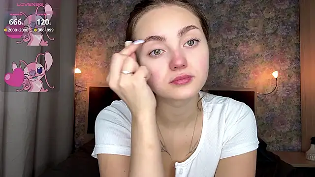 LoraDavi online show from March 29, 2026, 8:05 am