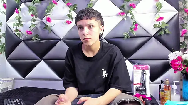 Megan Thompson  online show from September 25, 2025, 2:28 am