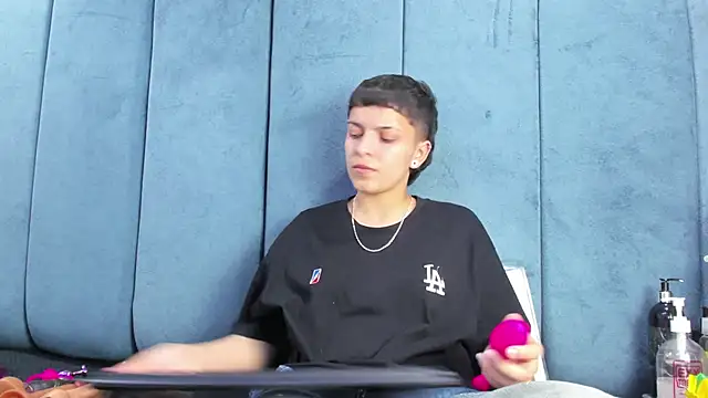 Megan Thompson  online show from February 12, 2026, 2:11 am