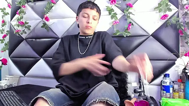 Megan Thompson  online show from November 13, 2025, 2:04 am