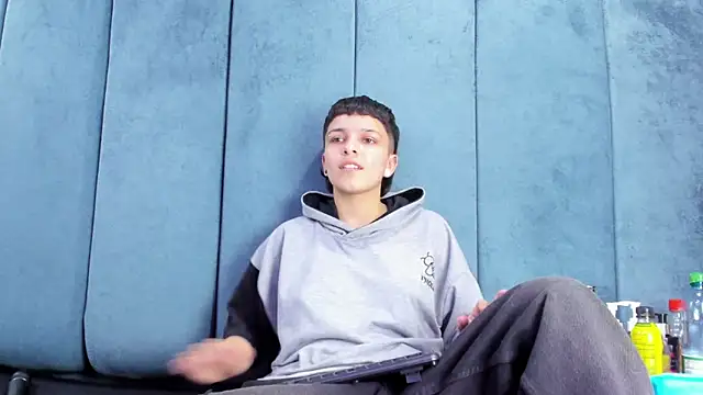 Megan Thompson  online show from March 8, 2026, 2:15 am