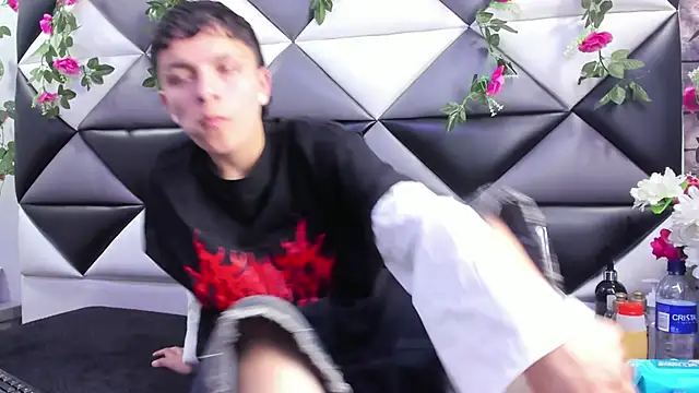 Megan Thompson  online show from October 16, 2025, 1:58 am