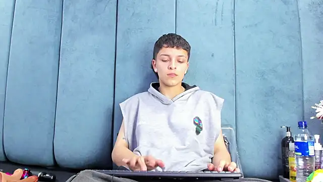 Megan Thompson  online show from February 15, 2026, 2:23 am