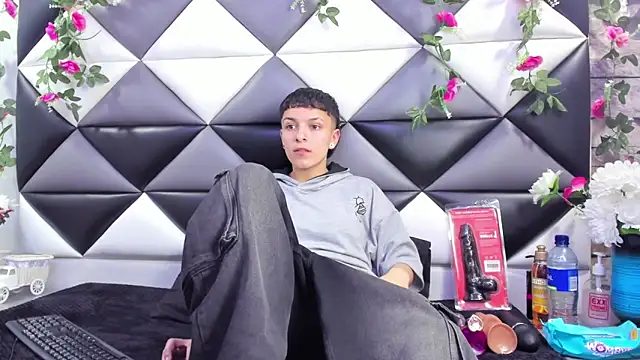 Megan Thompson  online show from September 27, 2025, 2:39 am