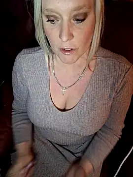 Snapshot of Bouncy-Bella28X chatting on February 3, 2026, 10:48 pm Bouncy-Bella28X online show from February 3, 2026, 10:48 pm