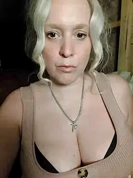 Bouncy-Bella28X online show from September 14, 2025, 9:26 pm