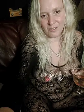 Bouncy-Bella28X online show from September 19, 2025, 10:03 pm