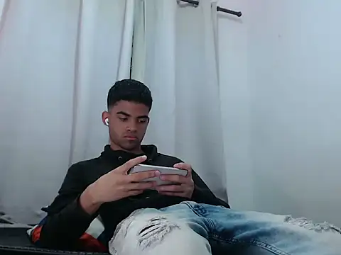 camillo beischel  online show from October 8, 2025, 5:57 pm