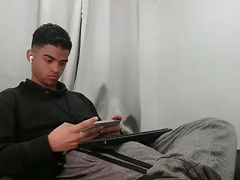 camillo beischel  online show from October 9, 2025, 5:02 pm