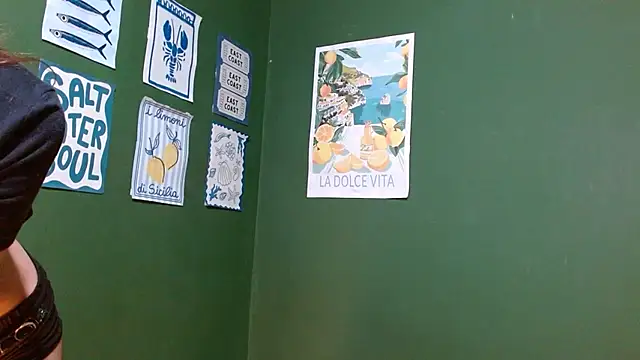 Roxiehood online show from November 25, 2025, 1:50 am